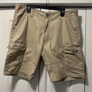 Euc Wrangler men’s cargo shorts